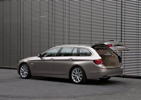 описание BMW 5 серии универсал